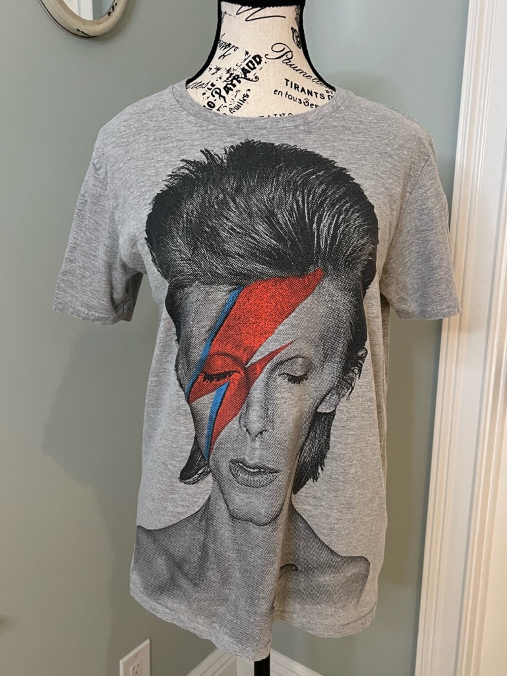 David Bowie "Aladdin Sane" crewneck t-shirt | Size S | Gray | Unisex | Like New